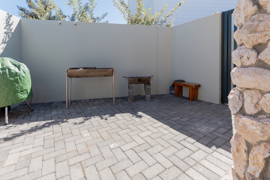 To Let 3 Bedroom Property for Rent in Calypso Beach Western Cape